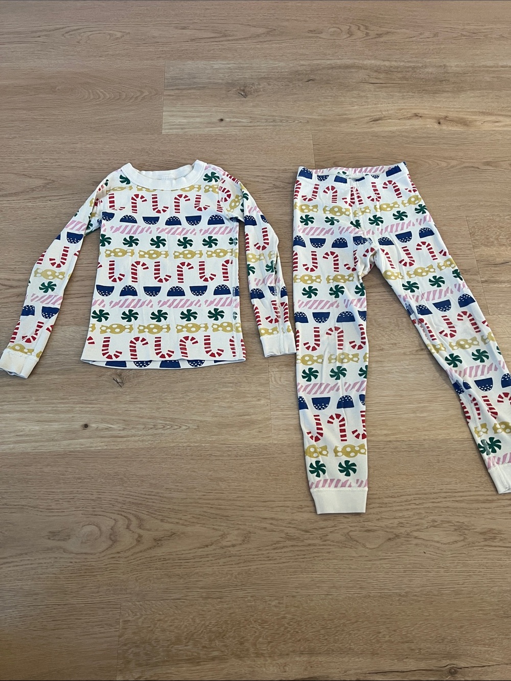 Hanna Andersson organic cotton pajama set, size 6-7, holiday, Christmas